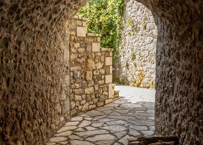 Rustic In Heart Of بيت للعطل